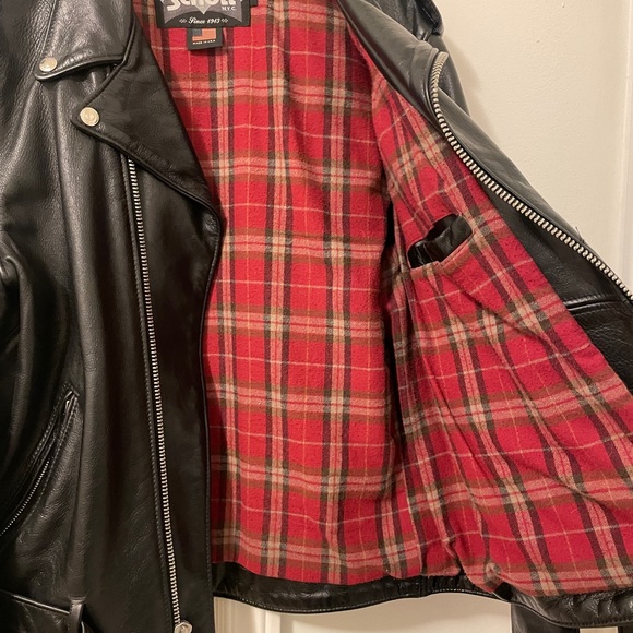 Schott Perfecto 626
Lightweight Fitted Cowhide Motorcycle Jacket - Picture 5 of 9